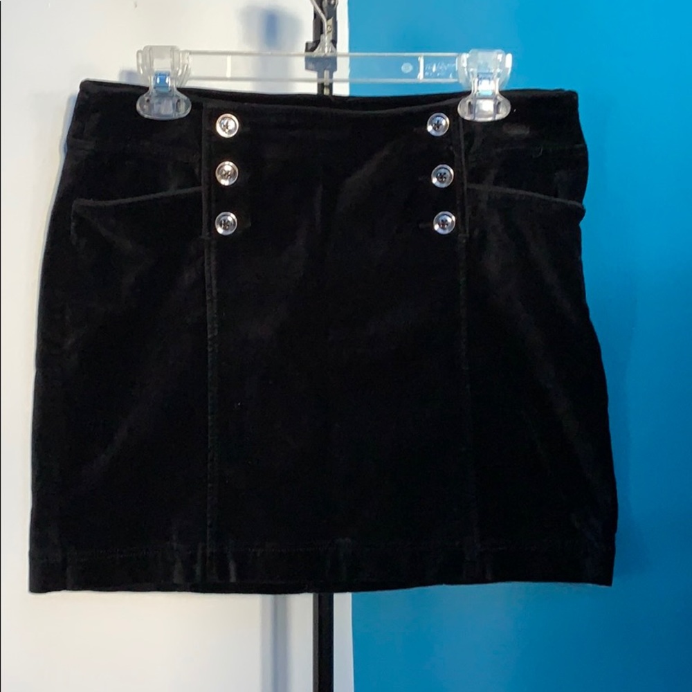 black swayed skirt